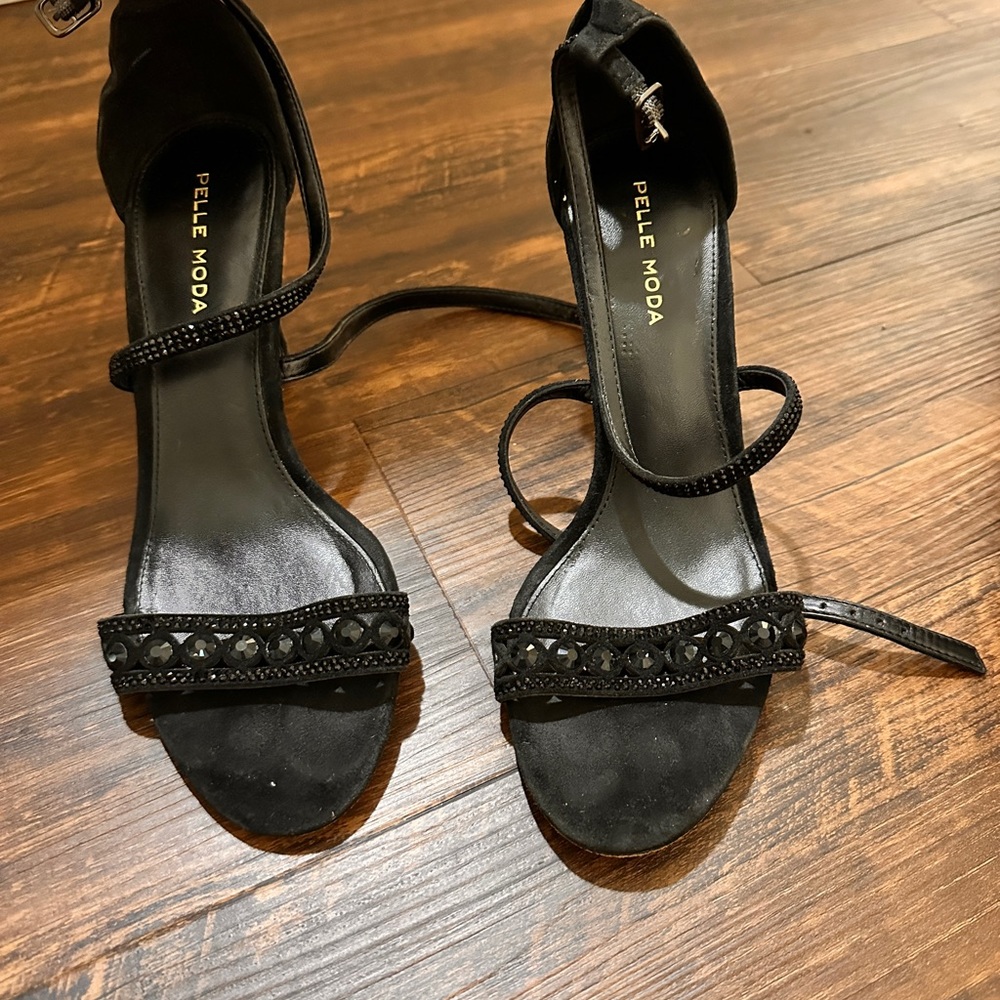 These Pelle Moda Rory heel are very pretty on your feet and yet comfortable.